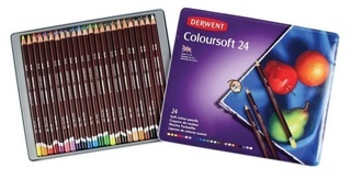 0701027 Набор цветных карандашей Coloursoft 24цв в метал.уп DERWENT																										